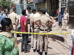 बुराड़ी में दिनदहाड़े बदमाशों ने चलाई कई राउंड गोलियां, प्रॉपर्टी डीलर हुआ घायल बुराड़ी में दिनदहाड़े बदमाशों ने चलाई कई राउंड गोलियां, प्रॉपर्टी डीलर हुआ घायल