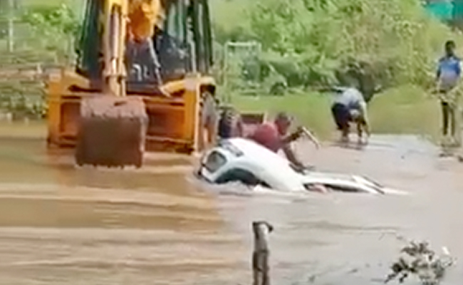 Watch: Windshield Smashed Just In Time For Flood Rescue In Karnataka