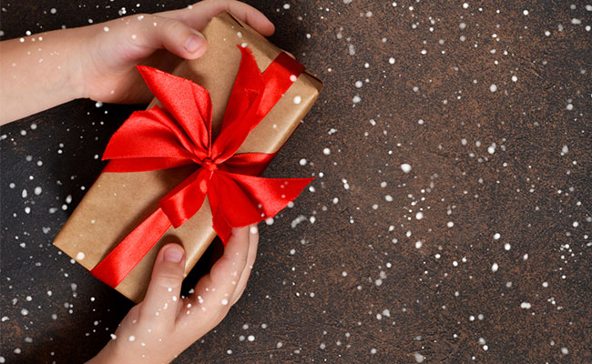 7 Perfect Gifts To Give Your Brothers And Sisters, From Jewellery To Home Decor And More