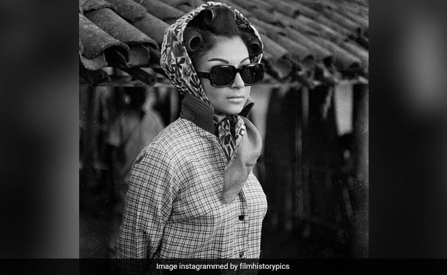 78 साल की हुईं 'कश्मीर की कली' एक्ट्रेस शर्मिला टैगोर, कभी उनके इस फोटोशूट के बाद मचा था बवाल