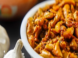 Garlic Pickle Recipe: अचार खाने के शौकीन हैं तो सिर्फ 10 मिनट में बनाएं सेहतमंद स्वादिष्ट लहसुन का अचार, फटाफट नोट करें रेसिपी Garlic Pickle Recipe: अचार खाने के शौकीन हैं तो सिर्फ 10 मिनट में बनाएं सेहतमंद स्वादिष्ट लहसुन का अचार, फटाफट नोट करें रेसिपी