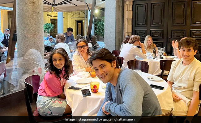 On Mahesh Babu's Birthday, Special Wishes From Wife Namrata Shirodkar And Kids Gautham, Sitara