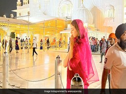 Ananya Panday Seeks Blessings At Gurudwara Bangla Sahib Ahead Of <i>Liger</i> Release Ananya Panday Seeks Blessings At Gurudwara Bangla Sahib Ahead Of <i>Liger</i> Release