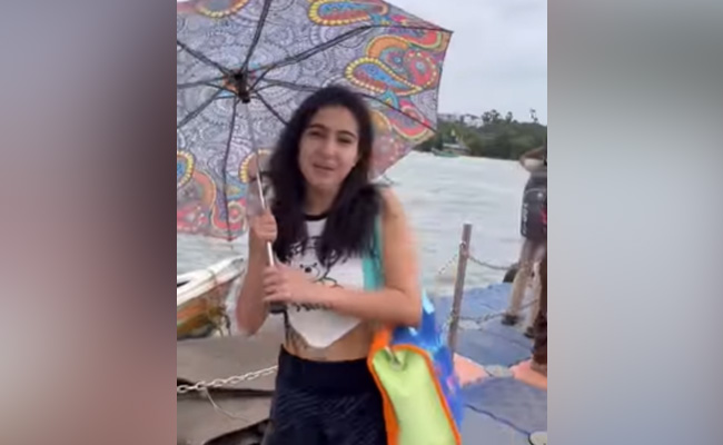 Sara Ali Khan Is Back With Her <i>Shayari</i> And It Has A Monsoon Connection