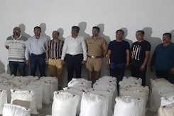 Watch: Drugs Worth Rs 1,026 Crore Seized In Gujarat By Mumbai Cops Watch: Drugs Worth Rs 1,026 Crore Seized In Gujarat By Mumbai Cops