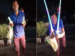 सड़क किनारे बच्चों की एलईडी तलवार बेचते इस शख्स ने किया कुछ ऐसा, VIDEO देख नेटिजंस बोले- 'मजबूरी क्या कुछ नहीं कराती' सड़क किनारे बच्चों की एलईडी तलवार बेचते इस शख्स ने किया कुछ ऐसा, VIDEO देख नेटिजंस बोले- 'मजबूरी क्या कुछ नहीं कराती'