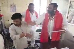 Shiv Sena MLA Slaps Catering Manager Over Food Quality, Video Goes Viral Shiv Sena MLA Slaps Catering Manager Over Food Quality, Video Goes Viral