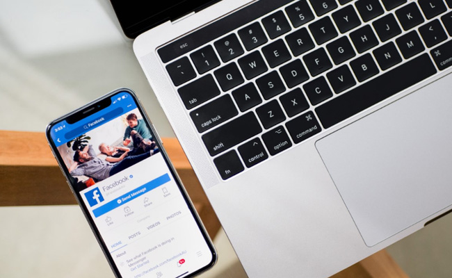 Facebook Glitch Hits Thousands, Users' Feed Spammed With Celebrity Fan Posts