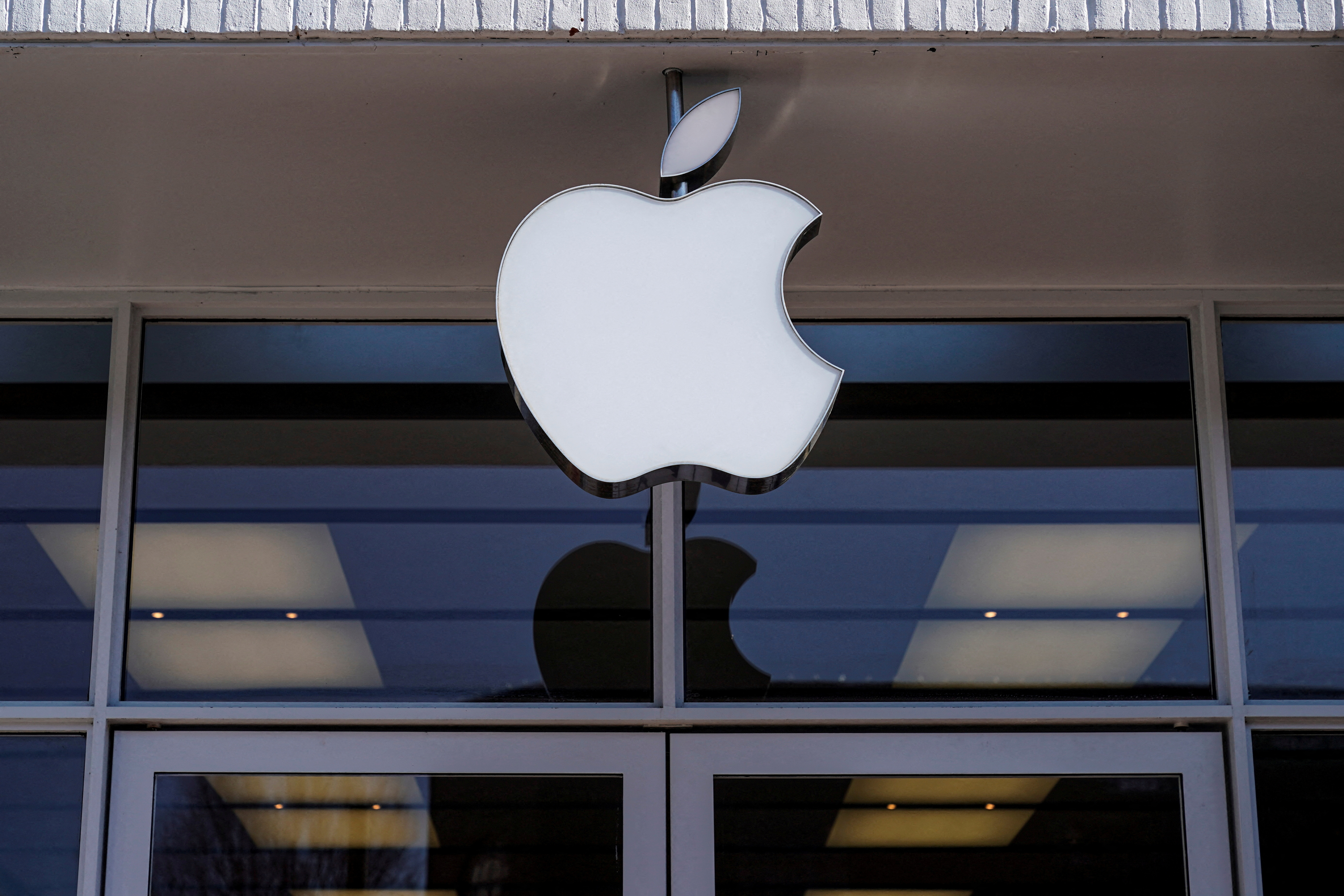 Former Apple Car Engineer Pleads Guilty To Trade Secret Theft