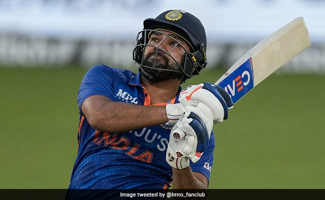 रोहित रिटायर्डहर्ट होकर लौटे, तो आकाश चोपड़ा ने ऐसे लिया "सपनों की टीम" बनाने वालों से मजा