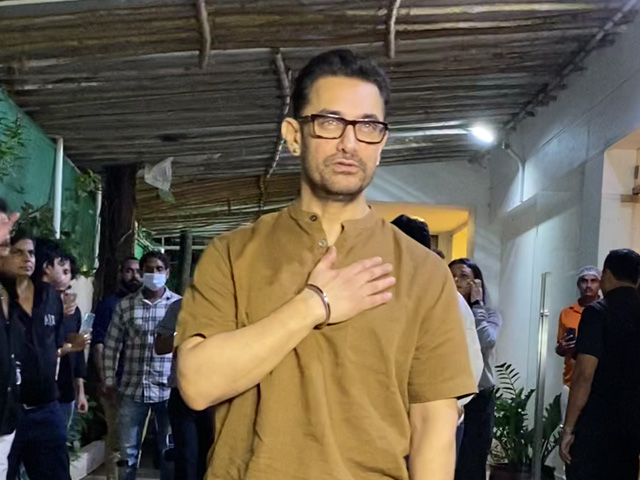 Aamir Khan On SRK's Cameo In <i>Laal Singh Chaddha</i>: "I Was Looking For Biggest Iconic Star"