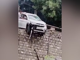 Video: Car Dangles From 25-Foot Wall After "Brake Failure" In Hyderabad Video: Car Dangles From 25-Foot Wall After "Brake Failure" In Hyderabad