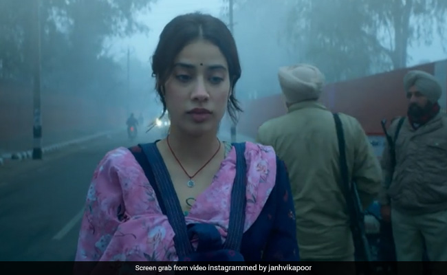 Hrithik Roshan Reviews Janhvi Kapoor's <i>GoodLuck Jerry</i> With A Special Mention For Deepak Dobriyal