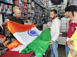 Republic Day Special:  ‘राष्ट्र ध्वज, राष्ट्र सम्मान’ मुहिम के जरिए युवाओं में जगा रहे हैं देशभक्ति की अलख Republic Day Special:  ‘राष्ट्र ध्वज, राष्ट्र सम्मान’ मुहिम के जरिए युवाओं में जगा रहे हैं देशभक्ति की अलख