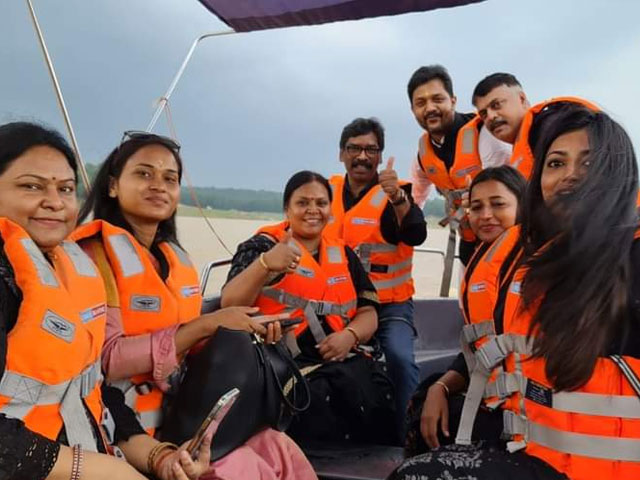 Amid Jharkhand Crisis, Team Soren's Boat Ride Outside Ranchi