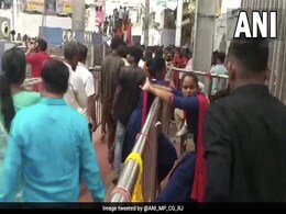 राजस्थान : सीकर के खाटू श्यामजी मंदिर में भगदड़, तीन महिला श्रद्धालुओं की मौत, कई घायल राजस्थान : सीकर के खाटू श्यामजी मंदिर में भगदड़, तीन महिला श्रद्धालुओं की मौत, कई घायल