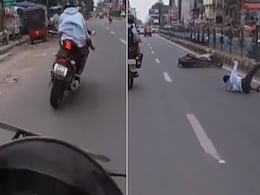 Video: चलती सड़क पर स्टंट मारना लड़के को पड़ा भारी, चेहरे के बल घिसटता हुआ दूर जाकर गिरा Video: चलती सड़क पर स्टंट मारना लड़के को पड़ा भारी, चेहरे के बल घिसटता हुआ दूर जाकर गिरा