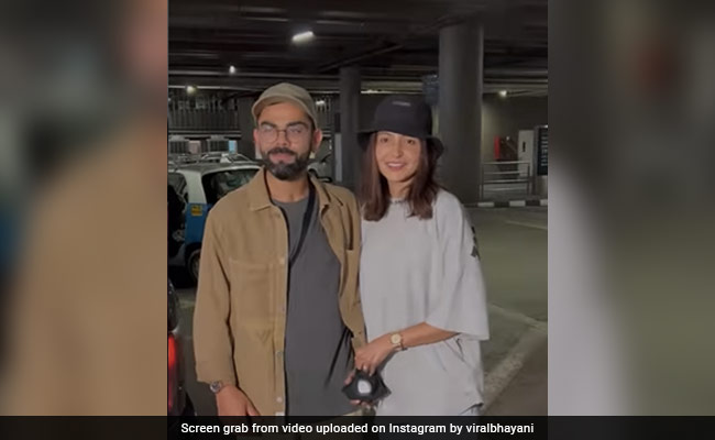 एक-दूसरे के प्यार में डूबे नजर आए अनुष्का शर्मा और विराट कोहली, सोशल मीडिया पर वायरल हुआ वीडियो 