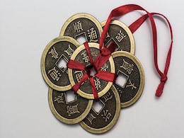 Fengshui Tips: घर में सुख-समृद्धि के लिए रखा जाता है चीनी सिक्का, यहां जानें इसे रखने का सही तरीका Fengshui Tips: घर में सुख-समृद्धि के लिए रखा जाता है चीनी सिक्का, यहां जानें इसे रखने का सही तरीका