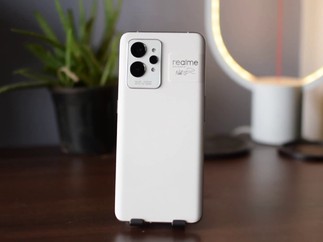 Best Phones Under 50000 in India: कीमत थोड़ी ज्यादा, लेकिन फील फ्लैगशिप का!