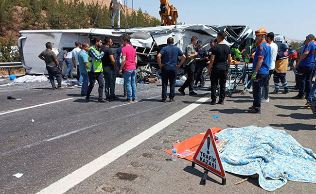 32 Killed In Turkey After Vehicles Crash Into Accident Sites: Report