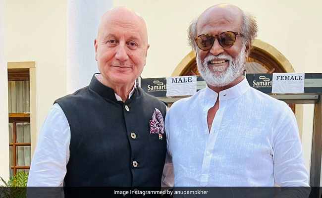 Anupam Kher Poses With Rajinikanth At Rashtrapati Bhavan. See Pics