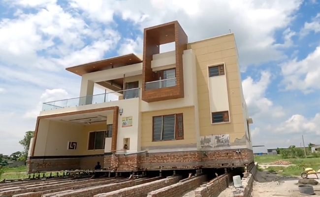 एक्सप्रेस-वे के बीच पड़ रहा था 'सपनों का घर', बचाने के लिए पंजाब के किसान ने लगाई 'जुगाड़ टेक्नोलॉजी'