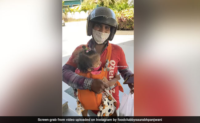 Viral Video: Zomato Delivery Partner Carries His Kids To Work, Internet Calls Him "Real Hero"