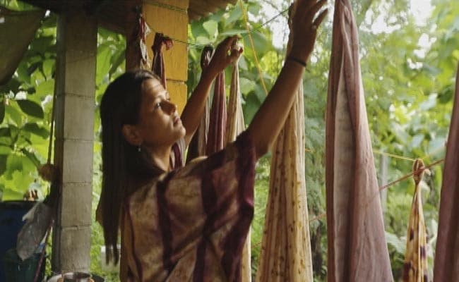 'Bageeya' Uses Floral Waste From Temples To Dye Organic Fabric - Vimarsana News