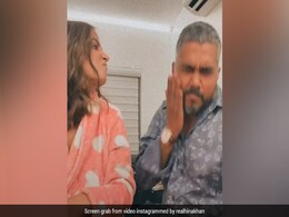 हिना खान ने अपने मेकअप मैन के मुंह पर मारा थप्पड़, बोलीं- मुंह तोड़ दूंगी तेरा हिना खान ने अपने मेकअप मैन के मुंह पर मारा थप्पड़, बोलीं- मुंह तोड़ दूंगी तेरा