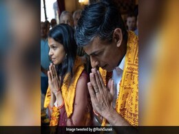 पत्नी अक्षता के साथ कृष्ण मंदिर पहुंचे ऋषि सुनक, ब्रिटेन के पीएम पद के सबसे तगड़े हैं दावेदार पत्नी अक्षता के साथ कृष्ण मंदिर पहुंचे ऋषि सुनक, ब्रिटेन के पीएम पद के सबसे तगड़े हैं दावेदार