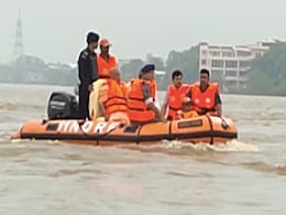 सीएम योगी आदित्यनाथ ने वाराणसी सहित कई इलाकों में बाढ़ के हालात का जायजा लिया सीएम योगी आदित्यनाथ ने वाराणसी सहित कई इलाकों में बाढ़ के हालात का जायजा लिया