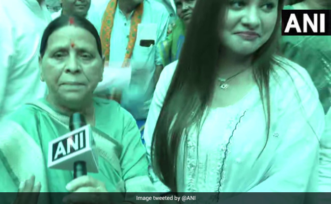 डिप्टी सीएम बने तेजस्वी यादव तो पत्नी राजश्री ने कैमरे पर कही यह बात