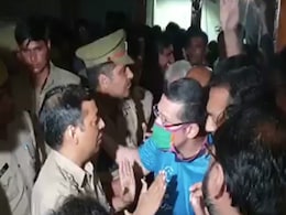 श्रीकांत त्यागी के समर्थकों की गुंडागर्दी, पीड़िता का घर खोजते हुए सोसाइटी पहुंचे, VIDEO वायरल श्रीकांत त्यागी के समर्थकों की गुंडागर्दी, पीड़िता का घर खोजते हुए सोसाइटी पहुंचे, VIDEO वायरल