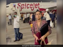 SpiceJet Flyers Walk On Tarmac At Delhi Airport, Probe Launched SpiceJet Flyers Walk On Tarmac At Delhi Airport, Probe Launched