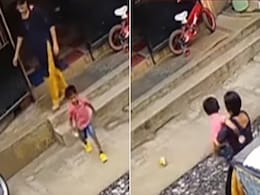बच्चे के पैर रखते ही फन फैलाकर खड़ा हो गया कोबरा, फुर्तीली मां ने ऐसे बचाई मासूम की जान बच्चे के पैर रखते ही फन फैलाकर खड़ा हो गया कोबरा, फुर्तीली मां ने ऐसे बचाई मासूम की जान