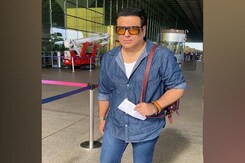 मुंबई एयरपोर्ट पर स्पॉट हुए गोविंदा, क्लिक कराई फोटोज मुंबई एयरपोर्ट पर स्पॉट हुए गोविंदा, क्लिक कराई फोटोज