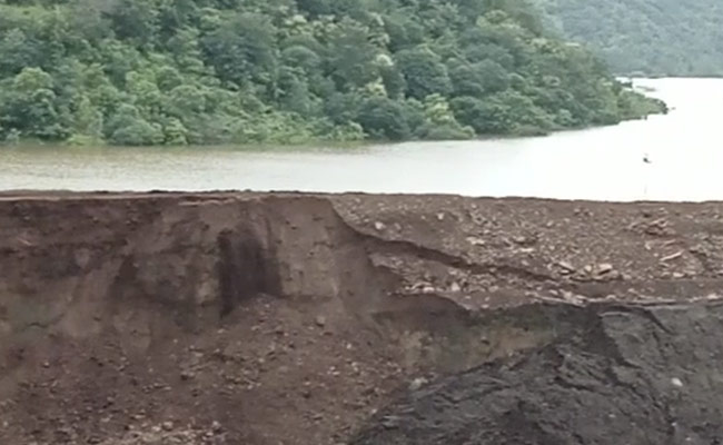 Vacate Houses, 18 Madhya Pradesh Villages Told Amid Dam Seepage Concerns