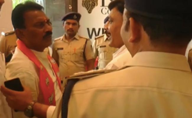 "कब से टीआई हो?", थानेदार ने दिया नियम का हवाला तो भड़क गए मध्य प्रदेश के मंत्री; देखें Video