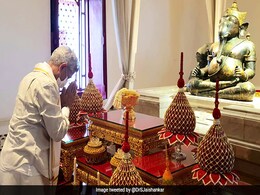 S Jaishankar Offers Prayers At Hindu Temple In Thailand S Jaishankar Offers Prayers At Hindu Temple In Thailand
