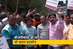 सीएम केजरीवाल के घर के बाहर बीजेपी कार्यकर्ताओं ने किया प्रदर्शन सीएम केजरीवाल के घर के बाहर बीजेपी कार्यकर्ताओं ने किया प्रदर्शन