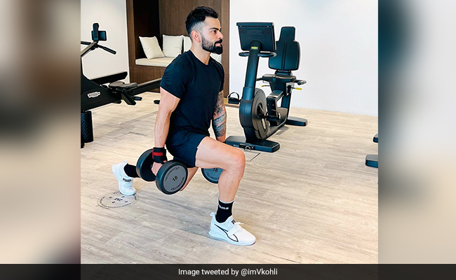 हांग कांग के खिलाफ मुकाबले से पहले कोहली के वर्कआउट की तस्वीर हो रही है वायरल, देखिए Latest Photos