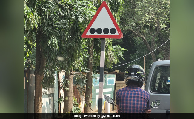 Twitter Flags Unusual Signboard In Bengaluru, Traffic Police Responds