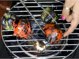 Roasted Sabzi: क्विक और टेस्टी की है तलाश तो ट्राई करें Smokey फ्लेवर रोस्टेड टमाटर-शिमला मिर्च की सब्जी Roasted Sabzi: क्विक और टेस्टी की है तलाश तो ट्राई करें Smokey फ्लेवर रोस्टेड टमाटर-शिमला मिर्च की सब्जी