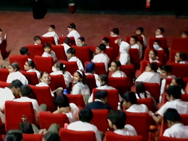 Free Screening Of <i>Gandhi</i> In 552 Theatres Across Telangana