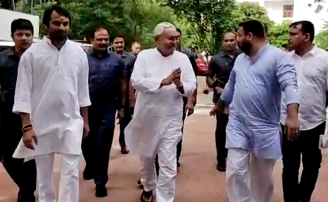 आरजेडी और 'महागठबंधन' के साथ नीतीश कुमार की नई पारी, यूं चला दिन भर सियासी घटनाक्रम..