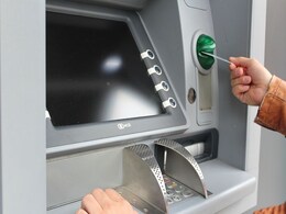 ATM से पैसा निकालते समय रहें अलर्ट, लोगों को इस तरह चूना लगा रहा ठगों का गिरोह ATM से पैसा निकालते समय रहें अलर्ट, लोगों को इस तरह चूना लगा रहा ठगों का गिरोह
