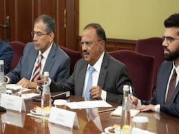 NSA अजीत डोभाल ने रूस के डिप्टी पीएम से की मुलाकात, रूस से बढ़ते तेल आयात के बीच अहम दौरा NSA अजीत डोभाल ने रूस के डिप्टी पीएम से की मुलाकात, रूस से बढ़ते तेल आयात के बीच अहम दौरा