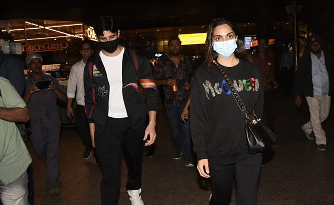 Kiara Advani And Sidharth Malhotra Fly Home After Celebrating Her Birthday In Dubai
