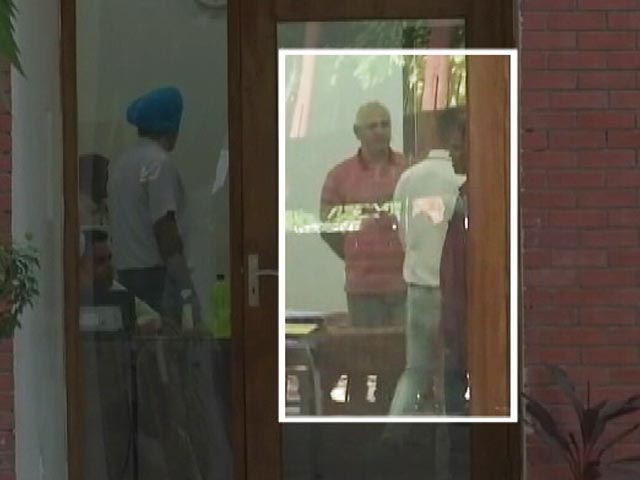 CBI Raids Arvind Kejriwal's Deputy Manish Sisodia Over Liquor Policy